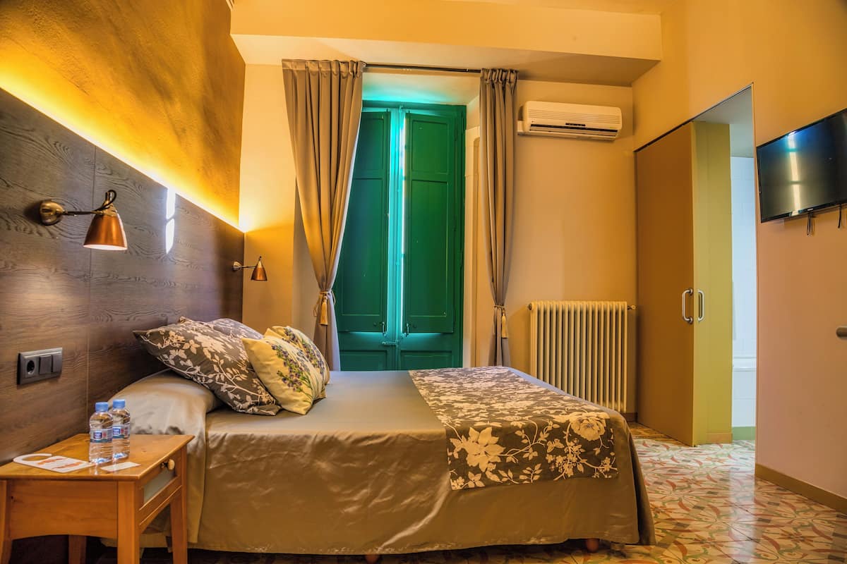 classic double or twin room, ensuite | memory-foam beds, free wifi