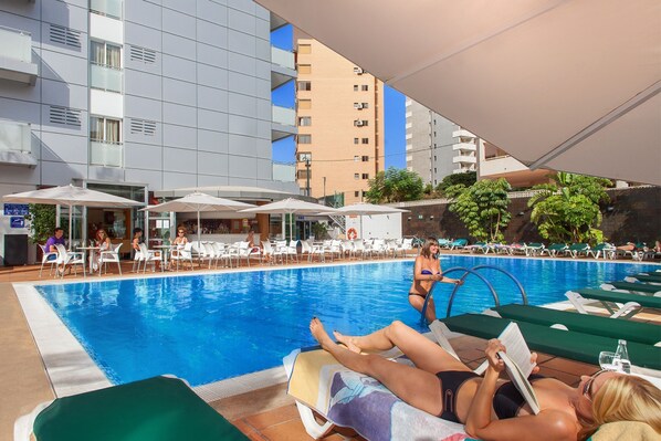 Outdoor pool, pool loungers