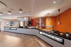 Breakfast, lunch and dinner served  - Hotel RH Royal - Recommended for Adults By Hoteles RH (Benidorm)