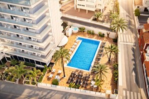 Outdoor pool, sun loungers