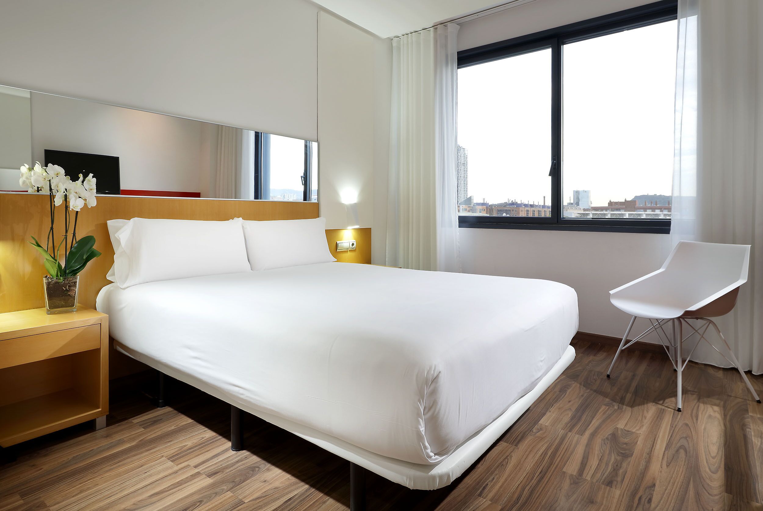 1 bedroom, hypo-allergenic bedding, minibar, in-room safe