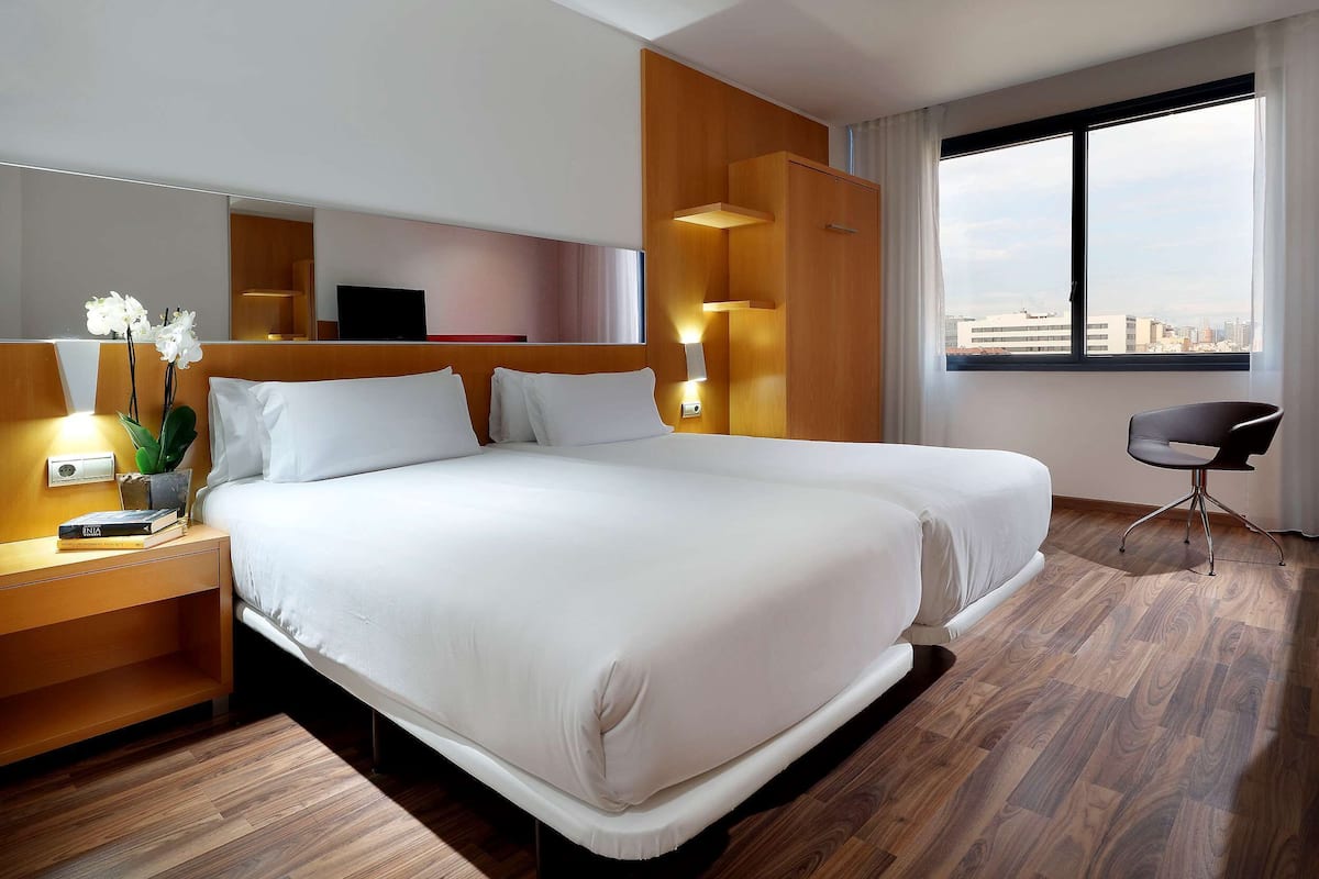 1 bedroom, hypo-allergenic bedding, minibar, in-room safe