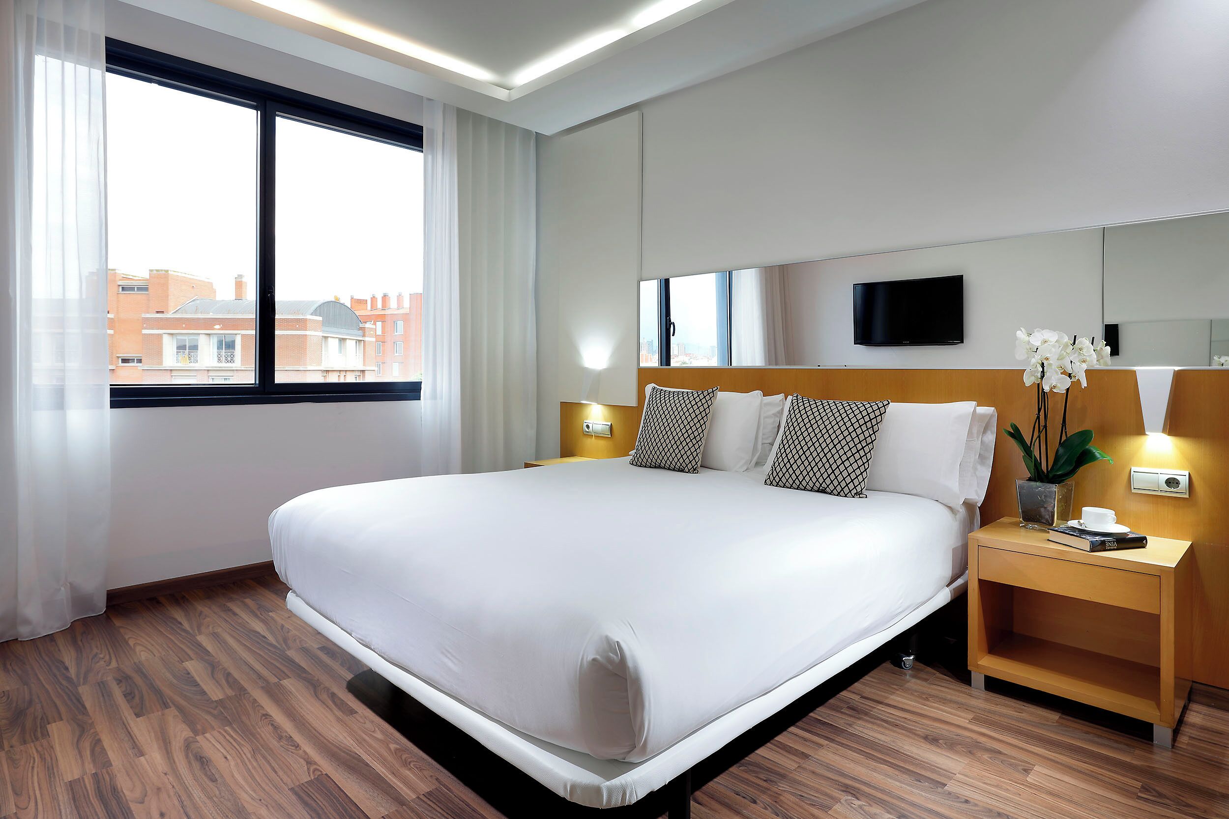 1 bedroom, hypo-allergenic bedding, minibar, in-room safe