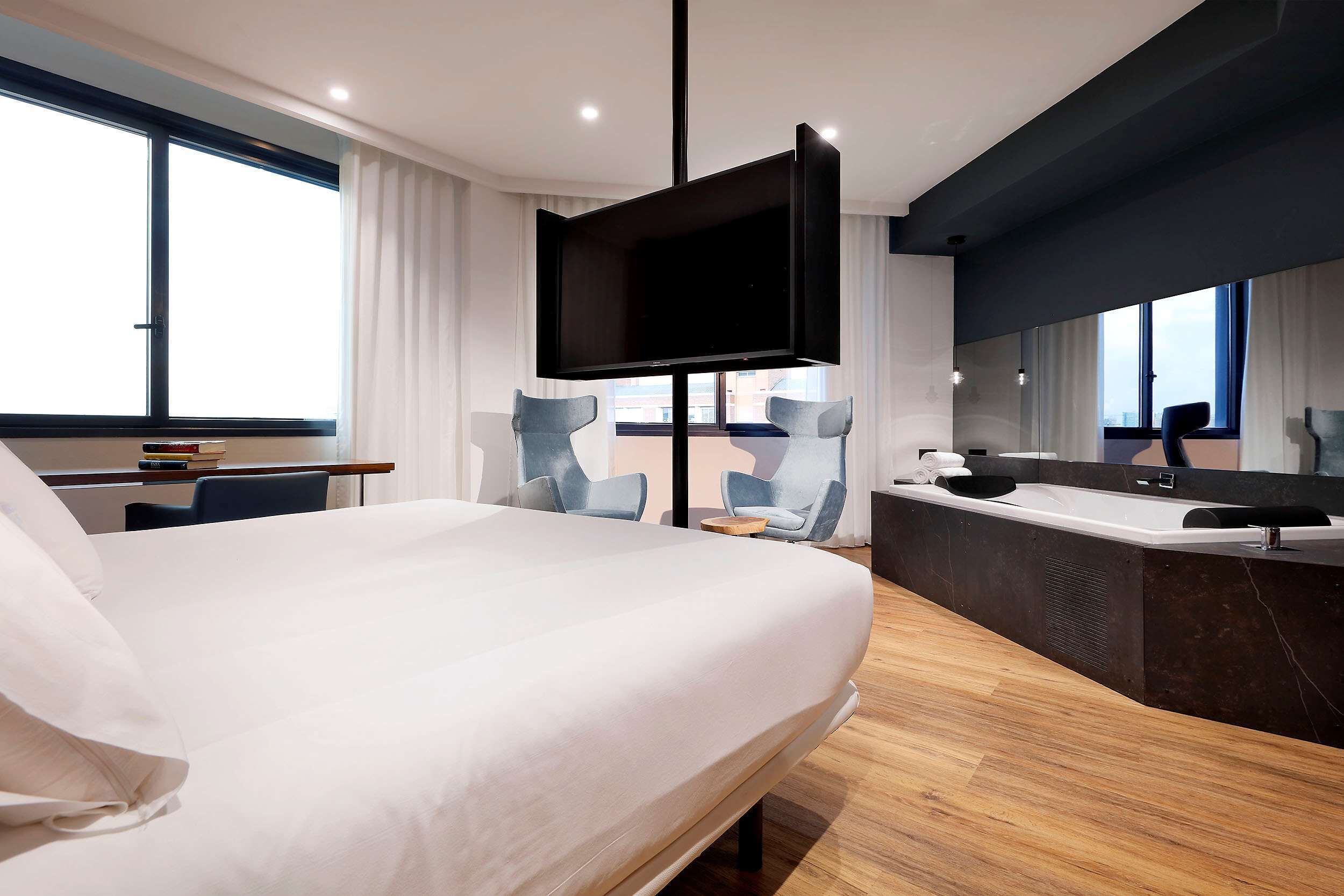 hypo-allergenic bedding, minibar, in-room safe, desk