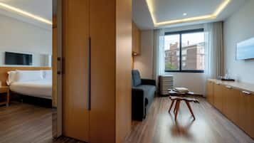 Suite, 1 Queen Bed | 1 bedroom, hypo-allergenic bedding, minibar, in-room safe