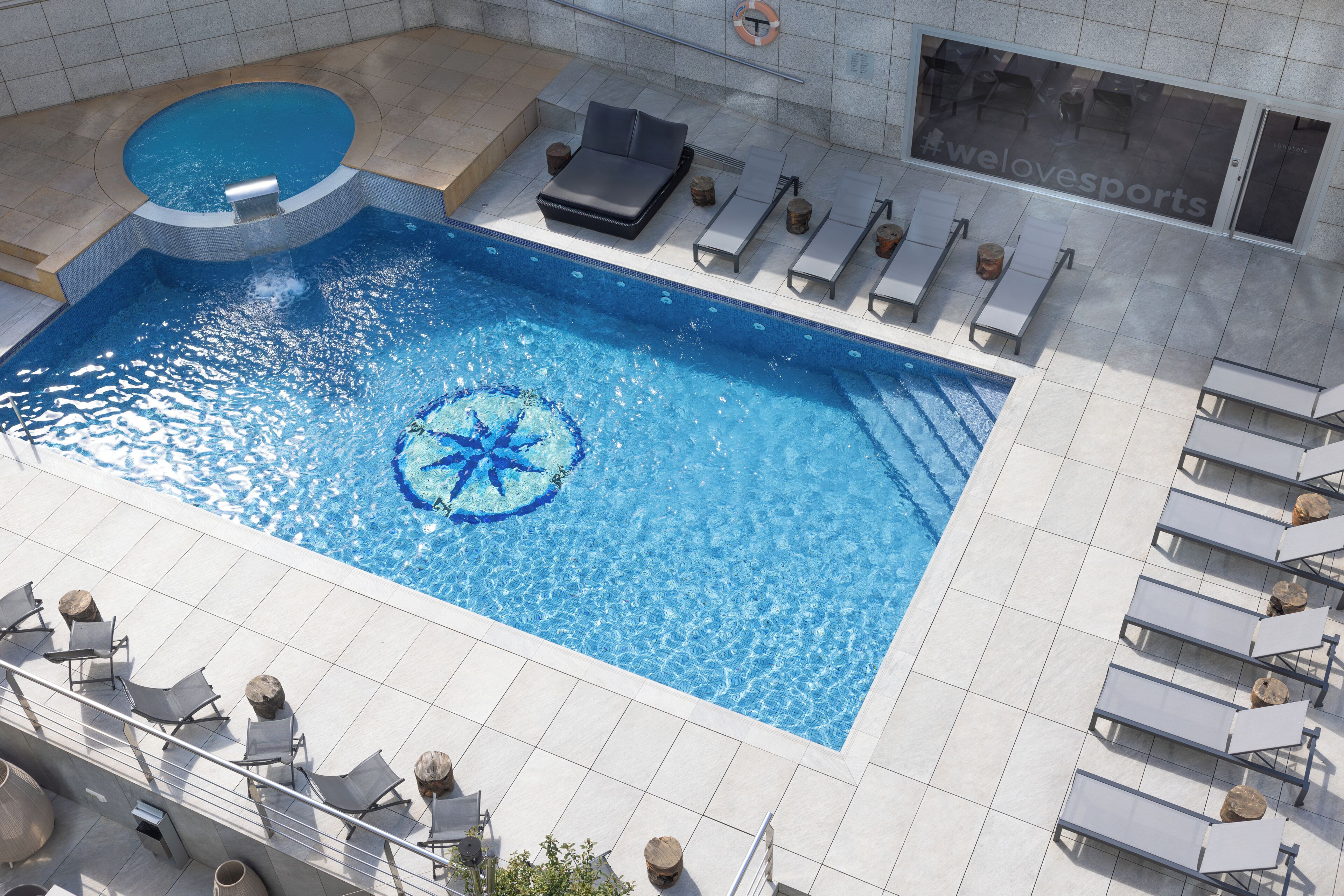 Seasonal outdoor pool, sun loungers