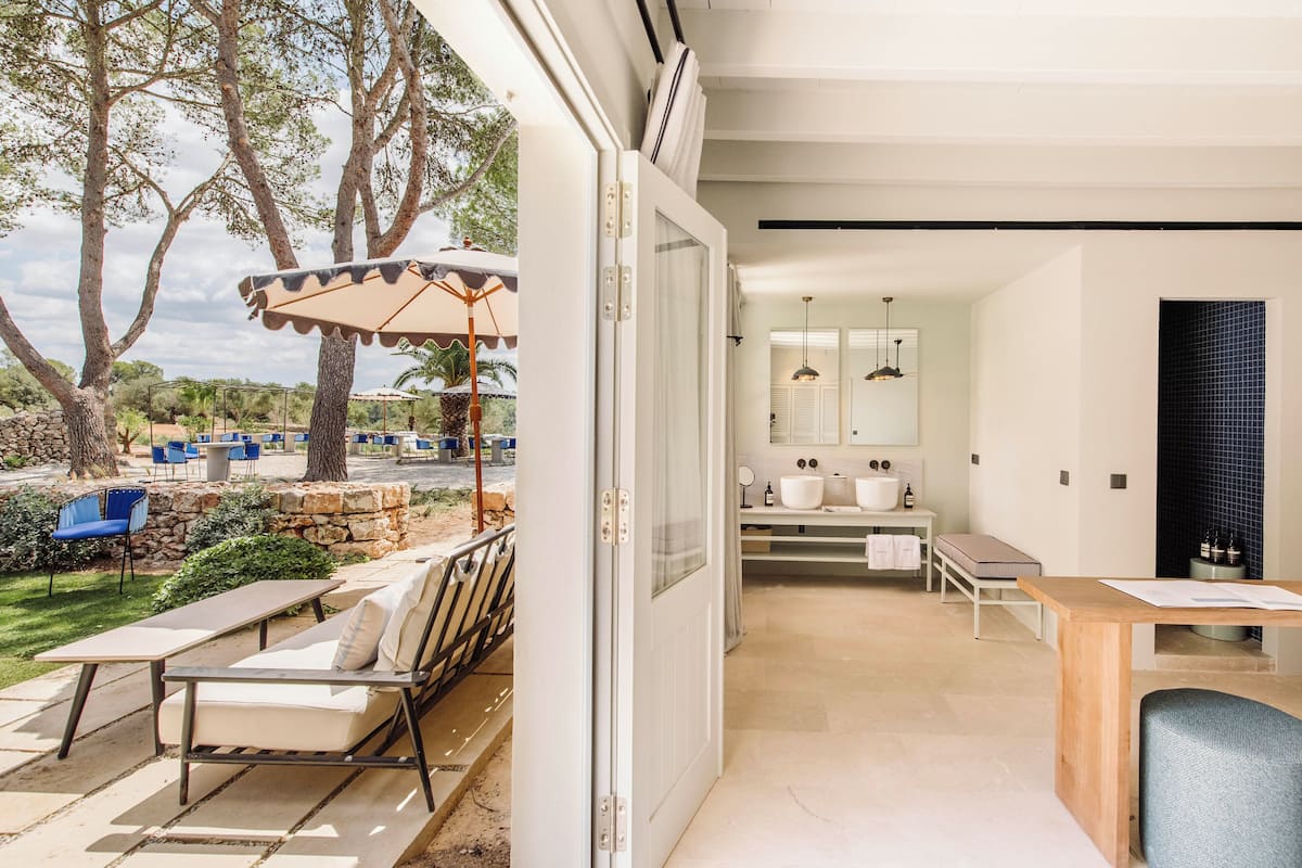 1 bedroom, premium bedding, pillowtop beds, minibar