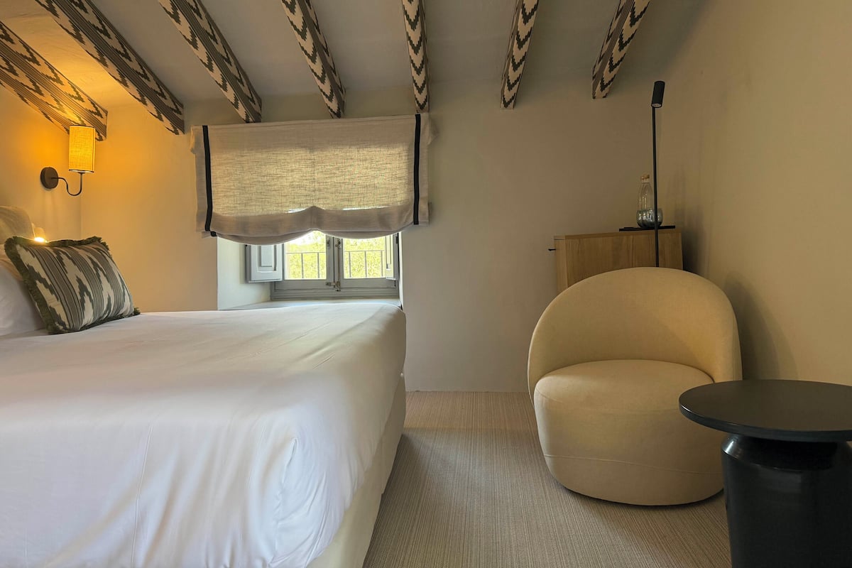 1 bedroom, premium bedding, pillow-top beds, minibar