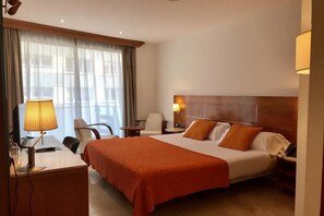 Free WiFi, bed sheets - Hotel Calasanz (Molins de Rei)