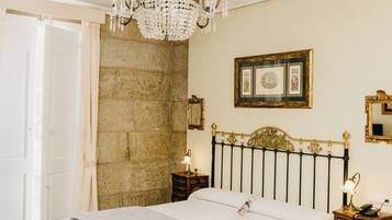 Superior Room | In-room safe, individually decorated, individually furnished, desk