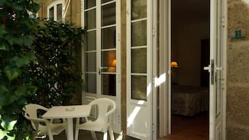 Economy kamer, 1 twee- of 2 eenpersoonsbedden, bijgebouw | Terras