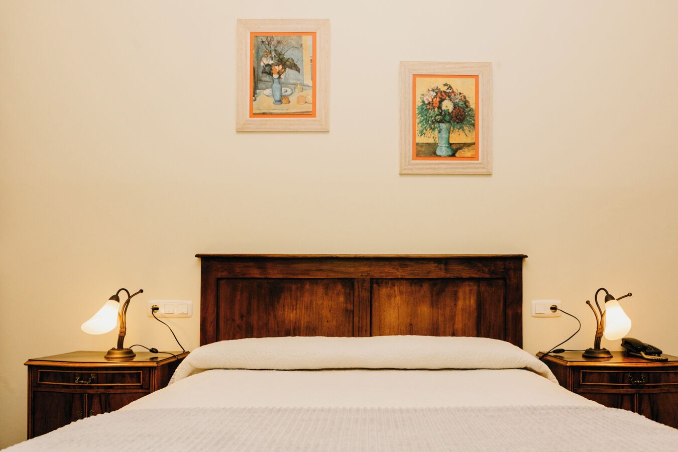 Standaard kamer, 1 twee- of 2 eenpersoonsbedden | Een kluis op de kamer, individueel gedecoreerd, individueel gemeubileerd