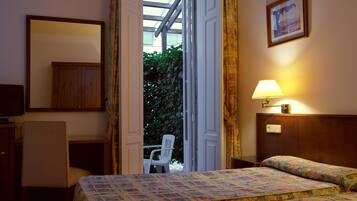 Caja de seguridad en la habitación y decoración personalizada