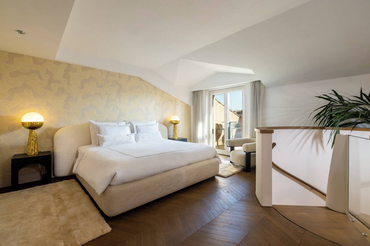 Lateran Gallery Suite