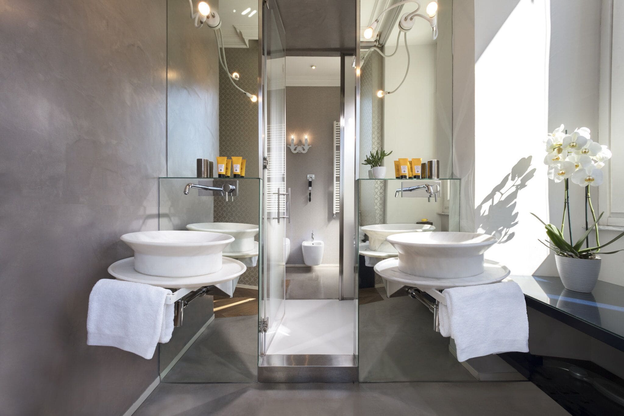 luxury suite (colosseum view) | bathroom | free toiletries, hair dryer, bathrobes, slippers