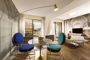 Hochwertige Bettwaren, Betten mit Memory-Foam-Matratzen, Minibar