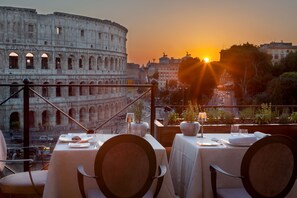 Aperto a colazione, pranzo e cena, cucina locale e internazionale 