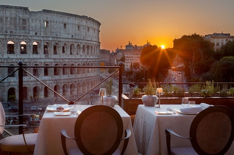 Breakfast, lunch, dinner served; local and international cuisine . Palazzo Manfredi – Small Luxury Hotels of the World