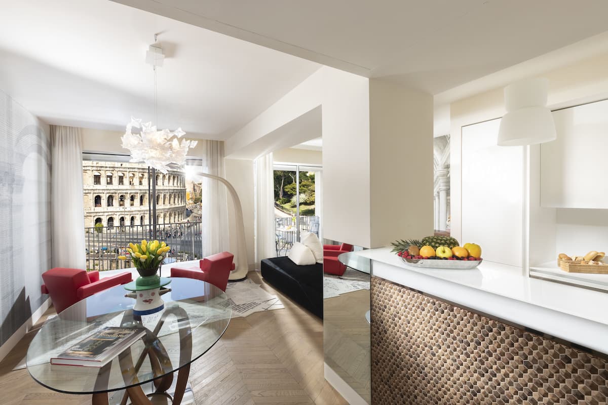 Grand View Gallery Suite | Living area | LCD TV, heated floors