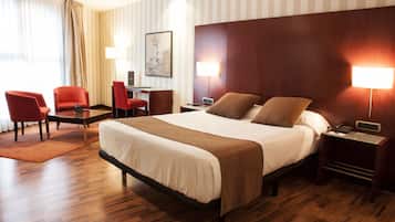 Minibar, in-room safe, desk, laptop workspace