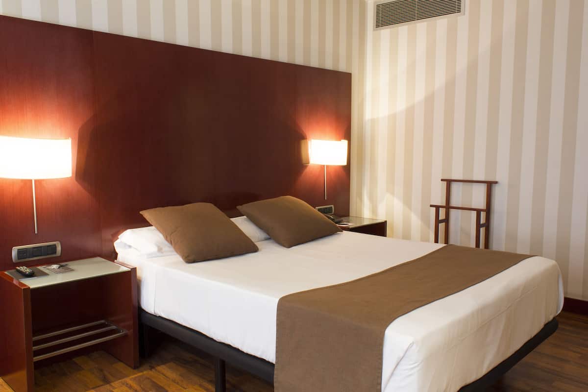 double room single use | 1 bedroom, minibar, in-room safe, desk