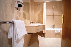 Free toiletries, hair dryer, towels, soap - Hotel Villa de Gor (Gor)