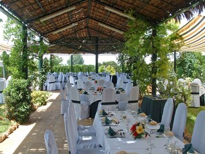 Lunch and dinner served, Mediterranean cuisine - Hotel Villa de Gor (Gor)