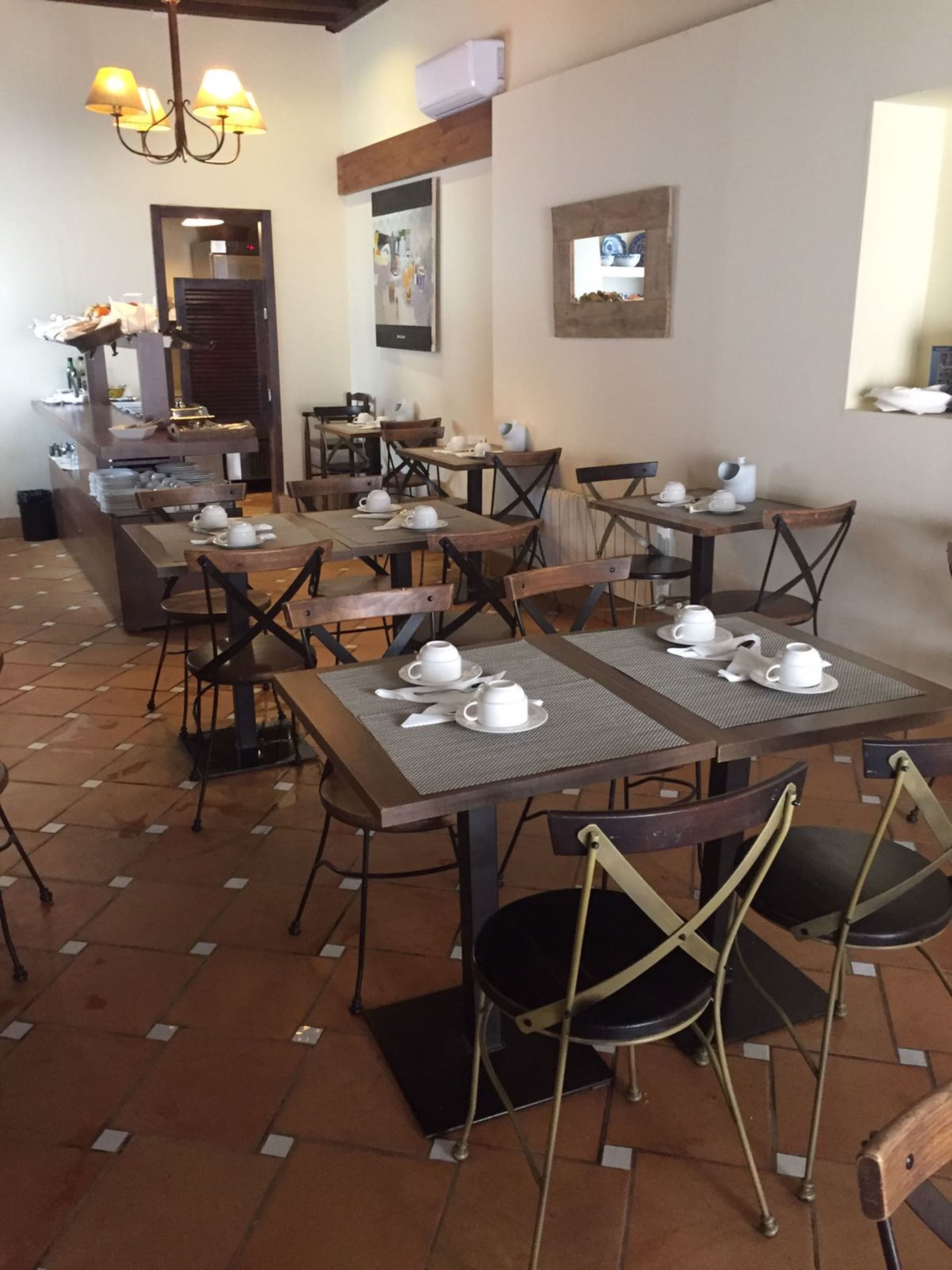 Café da manhã com buffet todos os dias mediante uma taxa