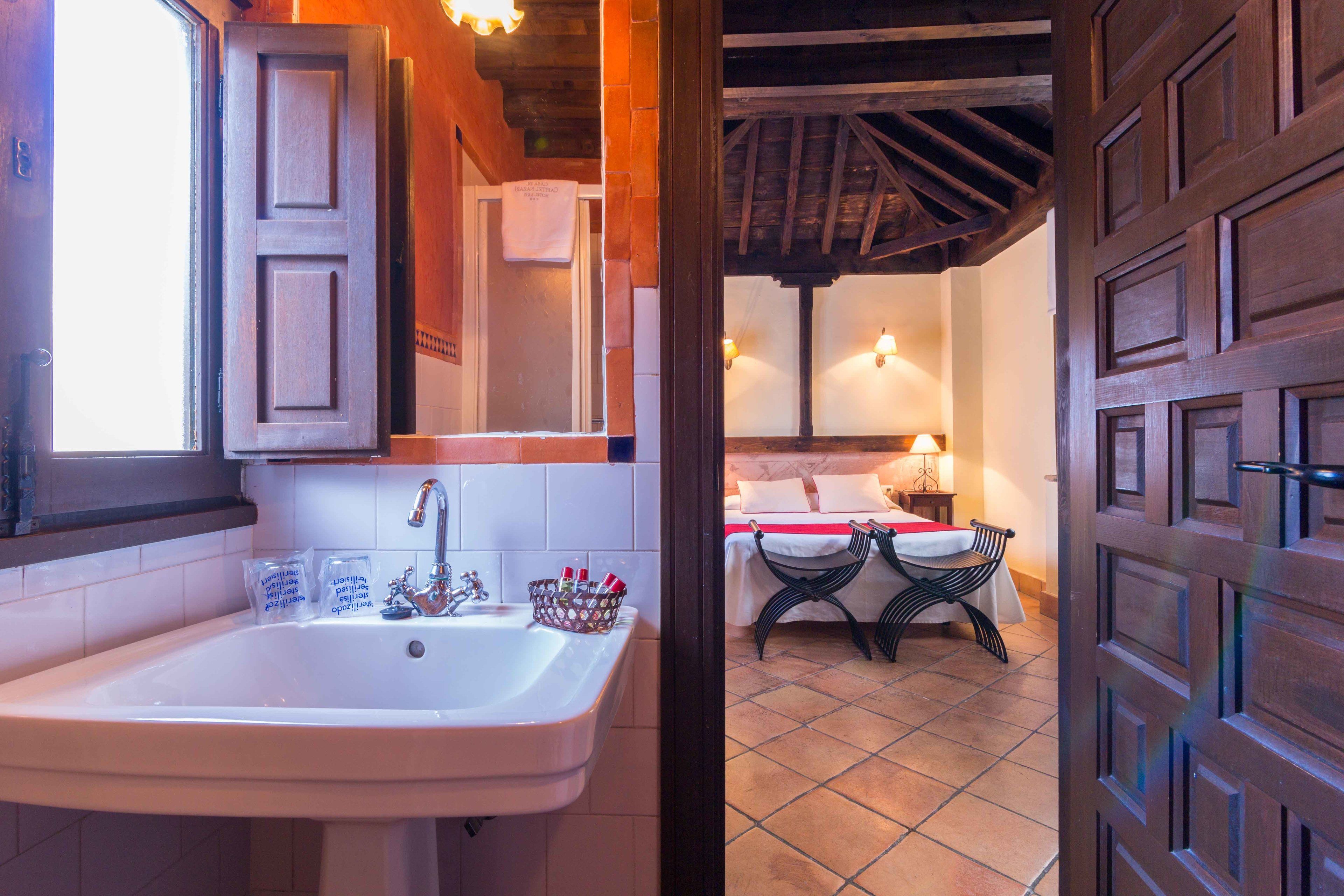 double room | bathroom sink