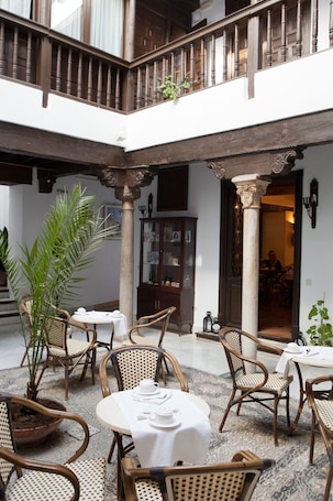 Coffee service. Casa del Capitel Nazari Hotel