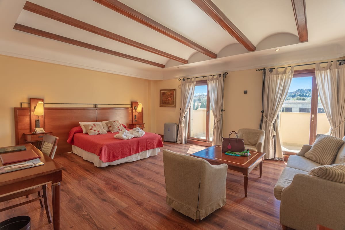 Deluxe Junior Suite | 迷你吧、房內夾萬、免費 Wi-Fi、床單