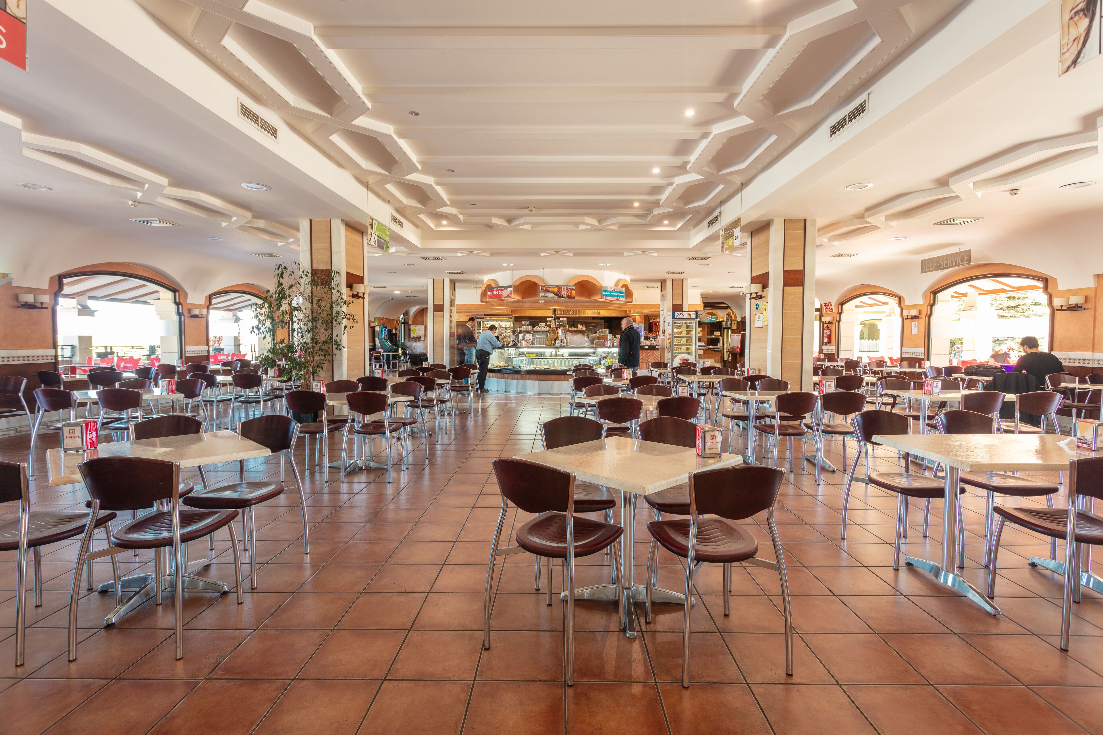 Daily continental breakfast (EUR 7 per person)