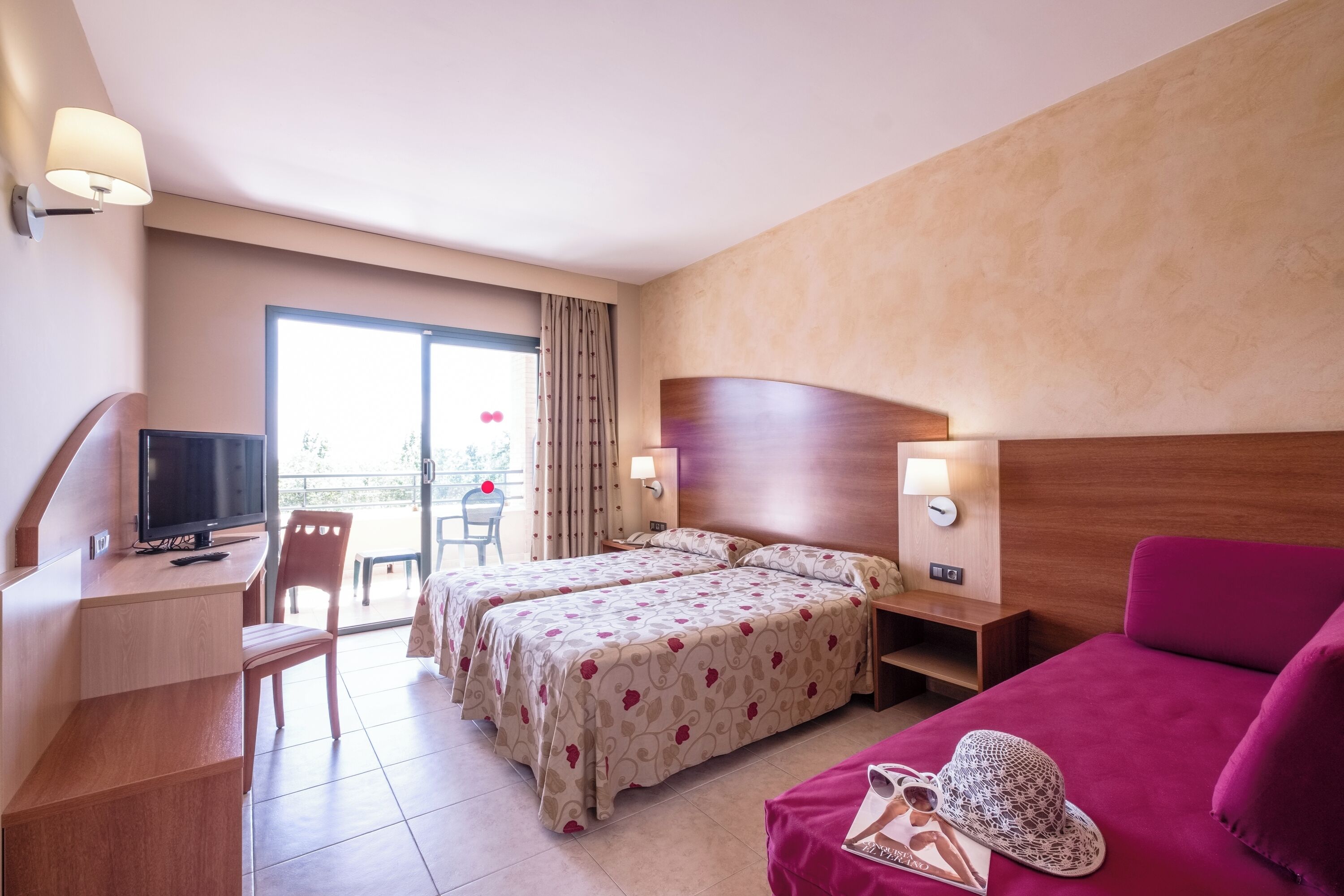 Minibar, desk, free WiFi, bed sheets