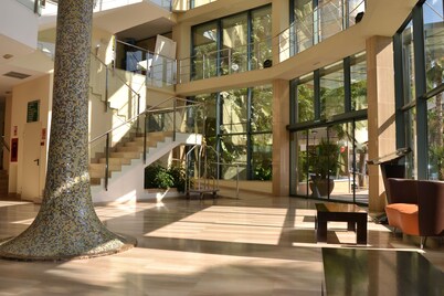 Hotel California Palace