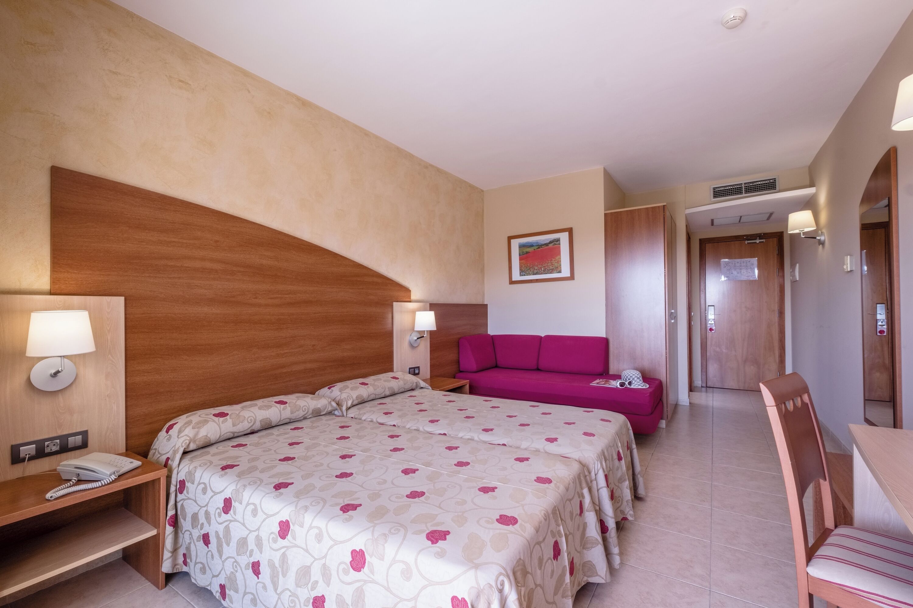 Minibar, desk, free WiFi, bed sheets