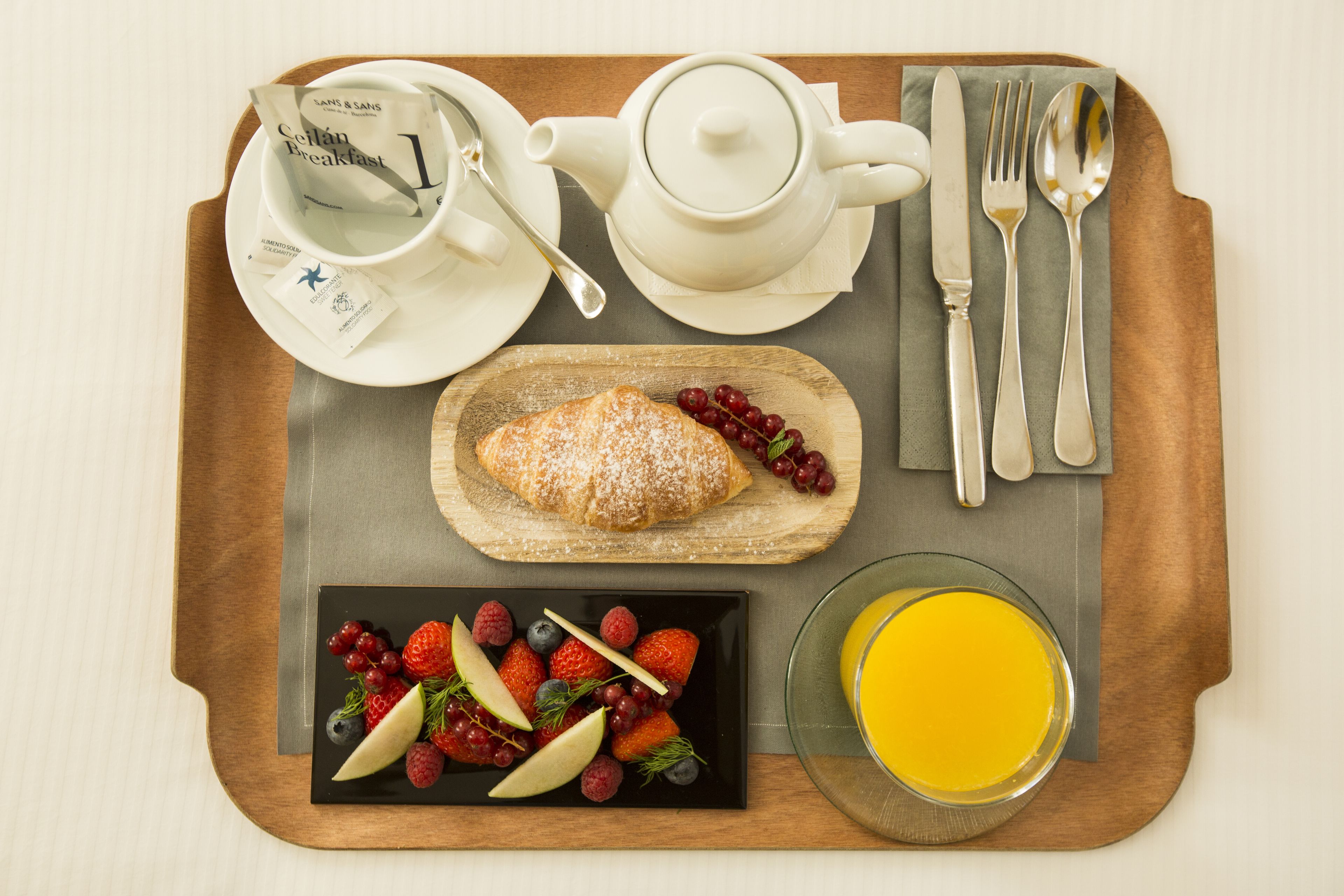 daily buffet breakfast (eur 20 per person)