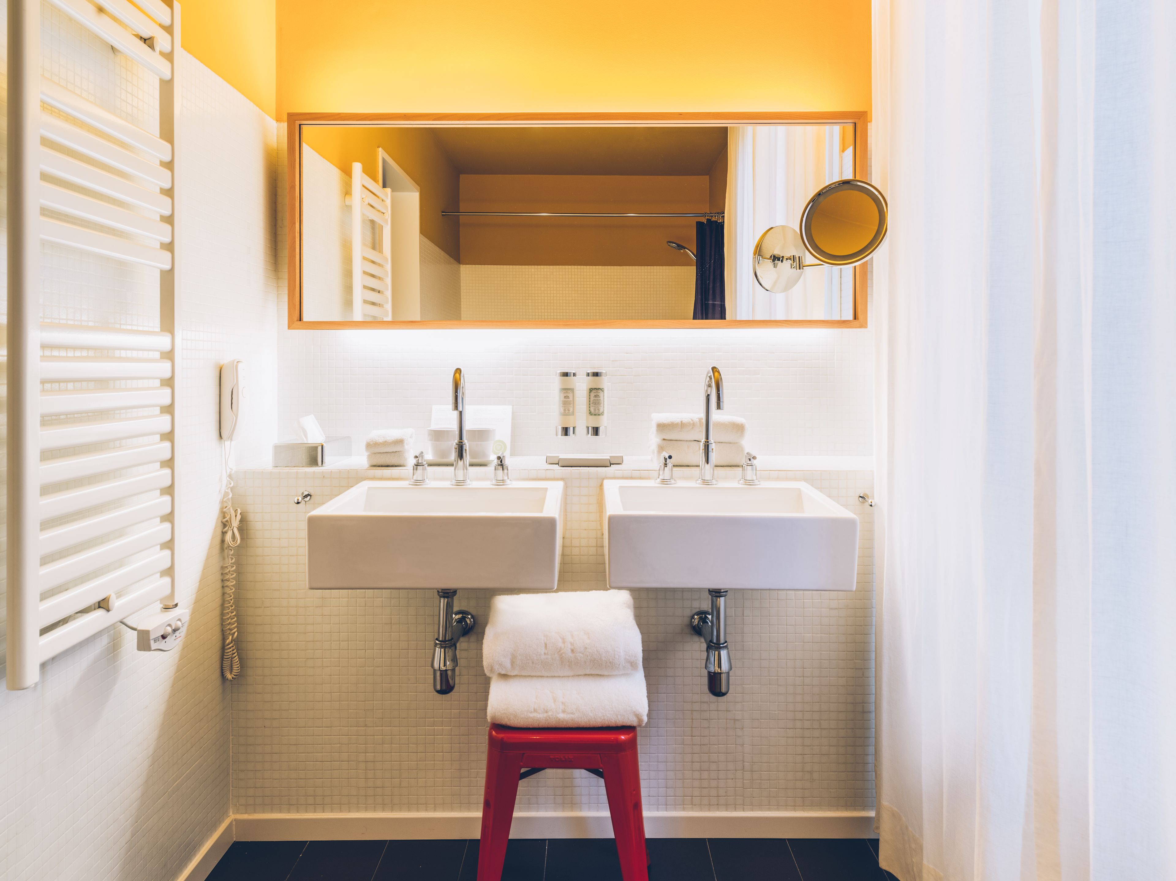 shower, eco-friendly toiletries, towels, shampoo