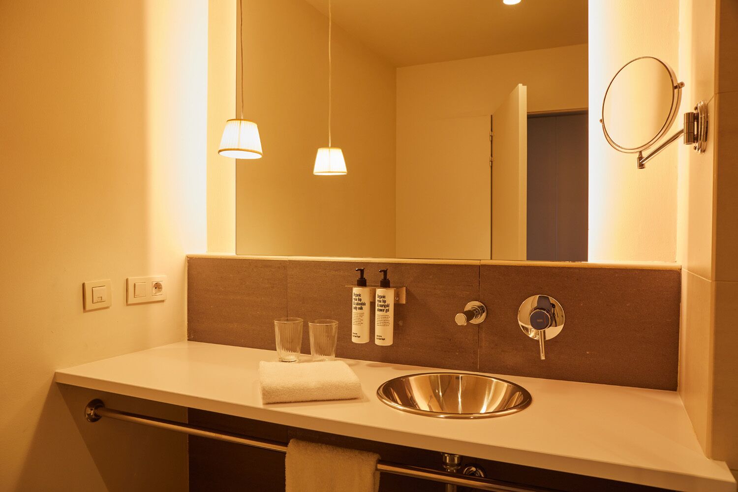standard double or twin room | bathroom | combined shower/bathtub, designer toiletries, hair dryer, bidet