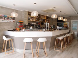 Bar (in der Unterkunft)