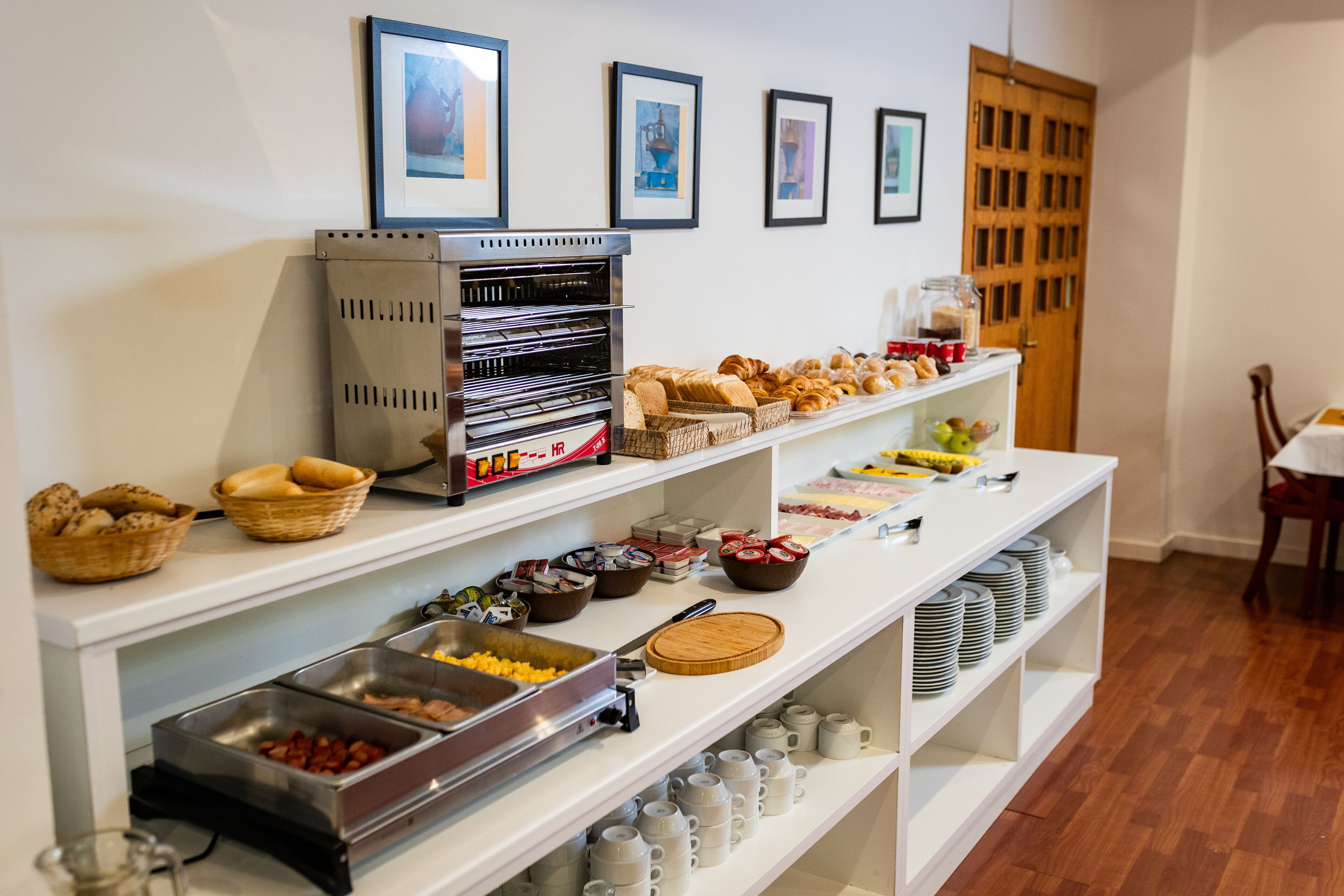 每日供應吃到飽早餐 (每人 EUR8.50)