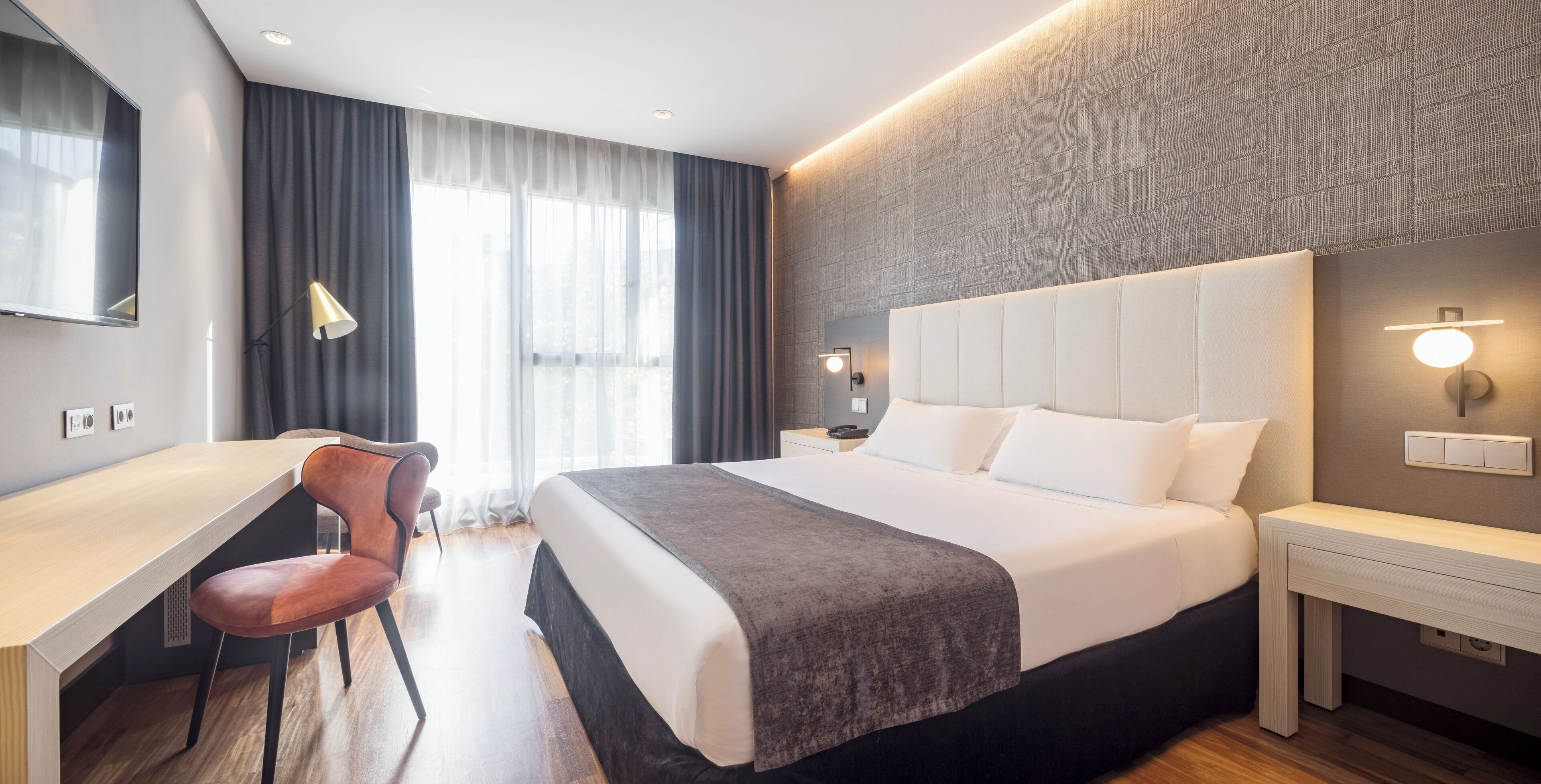 1 bedroom, down duvets, in-room safe, desk