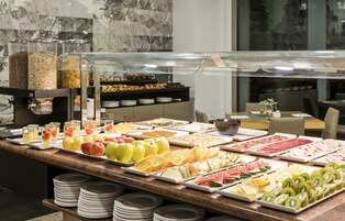 Tägliches Frühstücksbuffet gegen Gebühr
