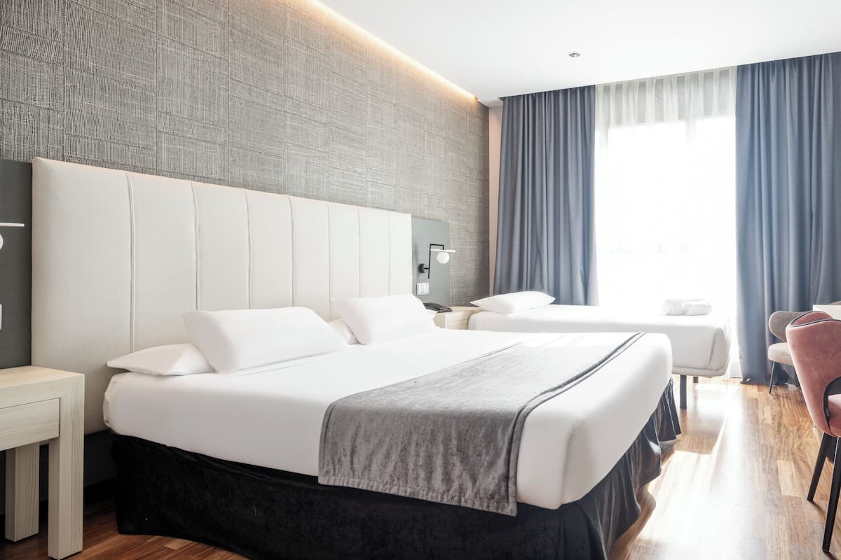 Down duvets, in-room safe, desk, blackout curtains