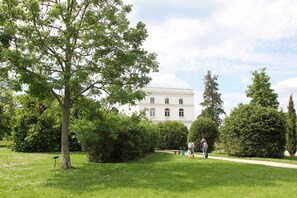 Children’s play area – outdoor