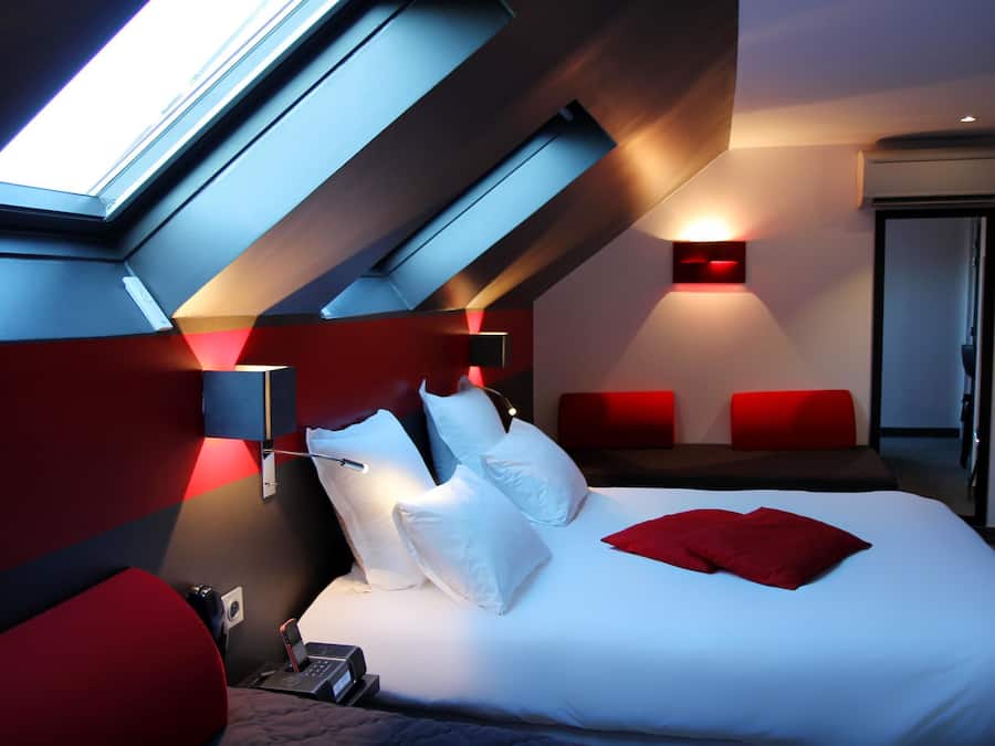 In-room safe, desk, soundproofing, free WiFi