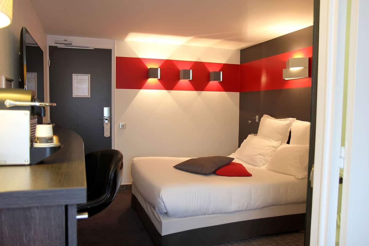 In-room safe, desk, soundproofing, free cots/infant beds