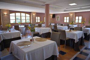 Daily buffet breakfast (EUR 8 per person)