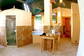 Sauna, boblebad, dampbad, kropsbehandlinger, body wrap-behandlinger