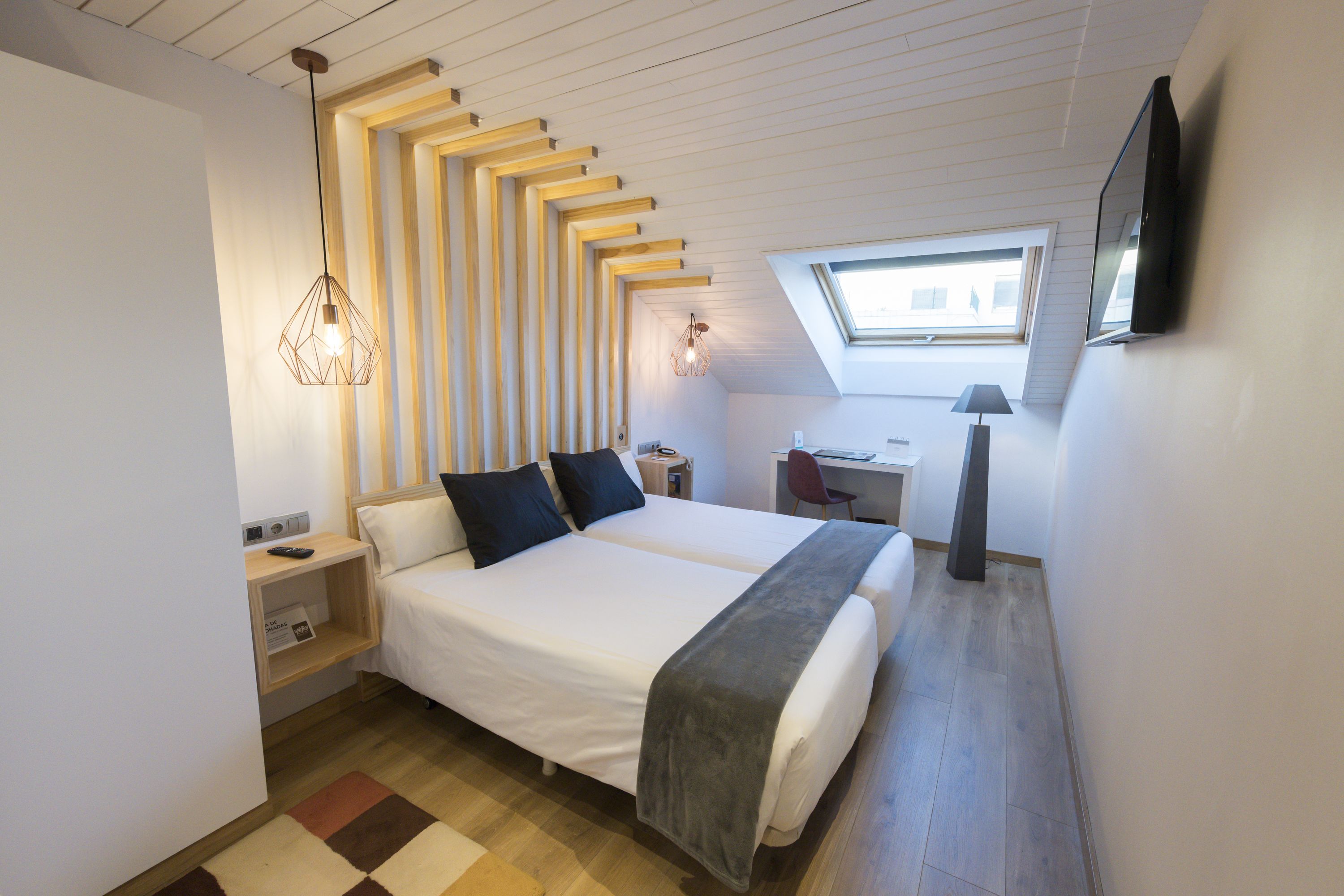 minibar, desk, soundproofing, iron/ironing board