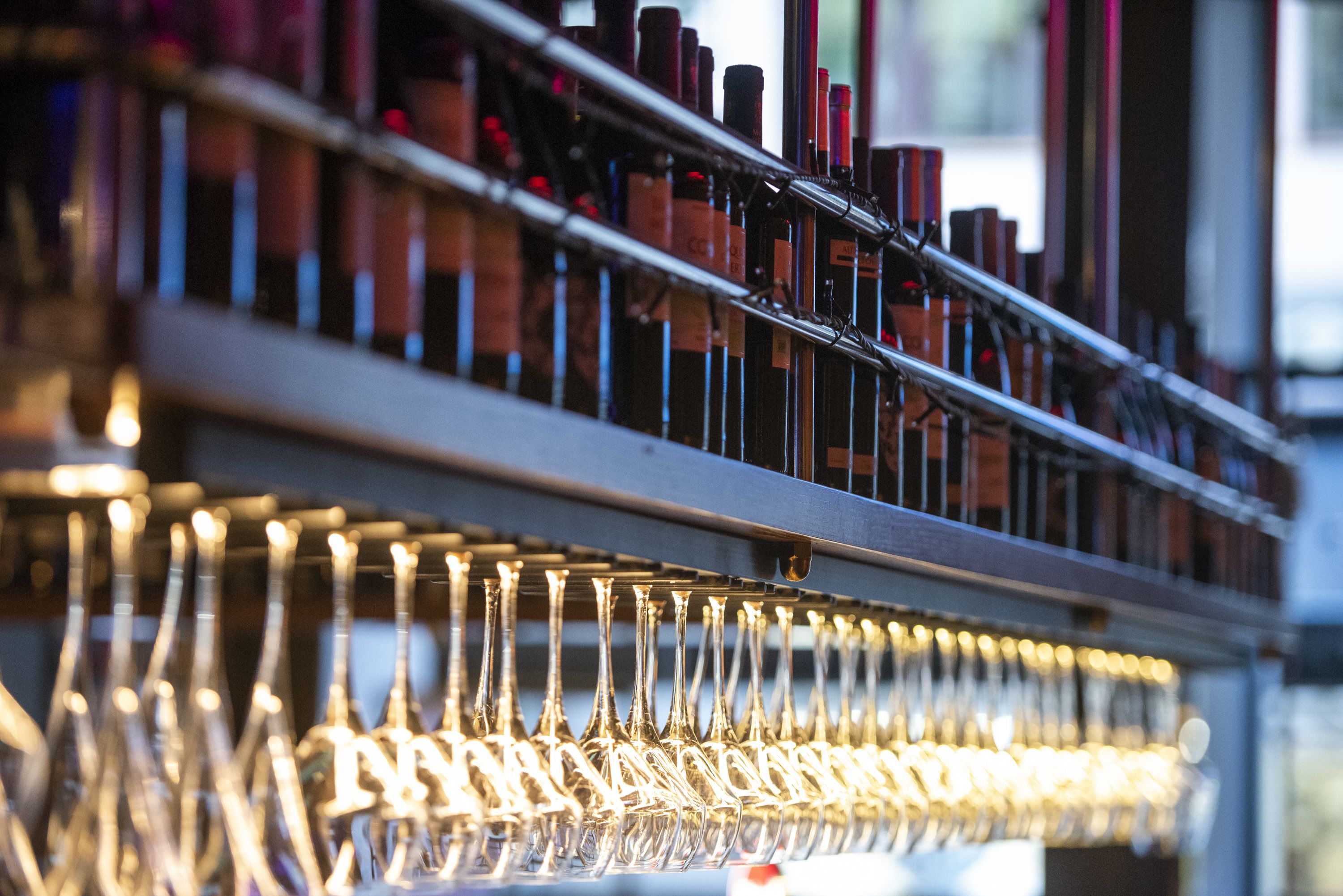 lunch and dinner served, fusion cuisine